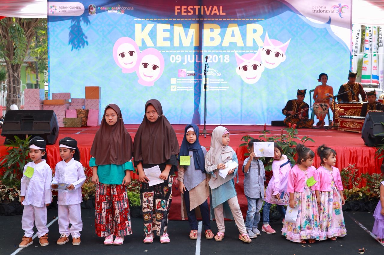 Ratusan Orang Kembar Berkumpul Di Banyuwangi